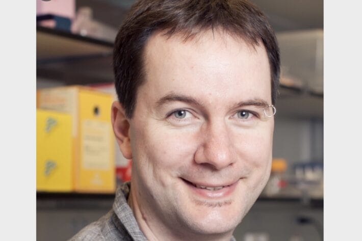 A photo of Andreas Hochwagen in his lab.