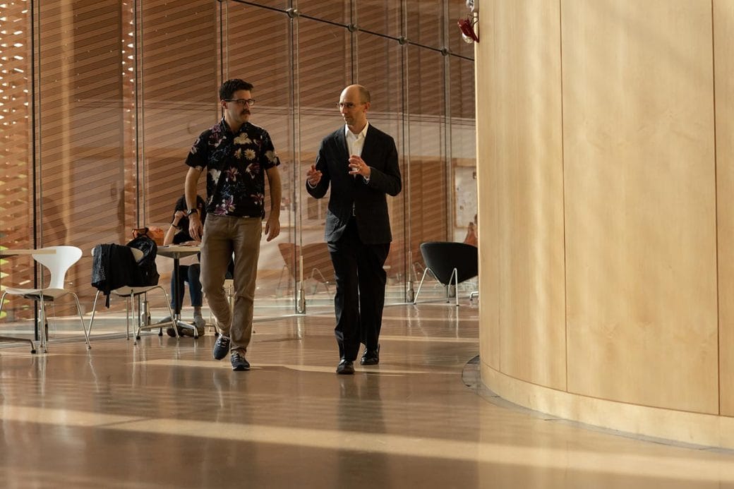 Martin Jonikas speaking with lab members at Princeton University.