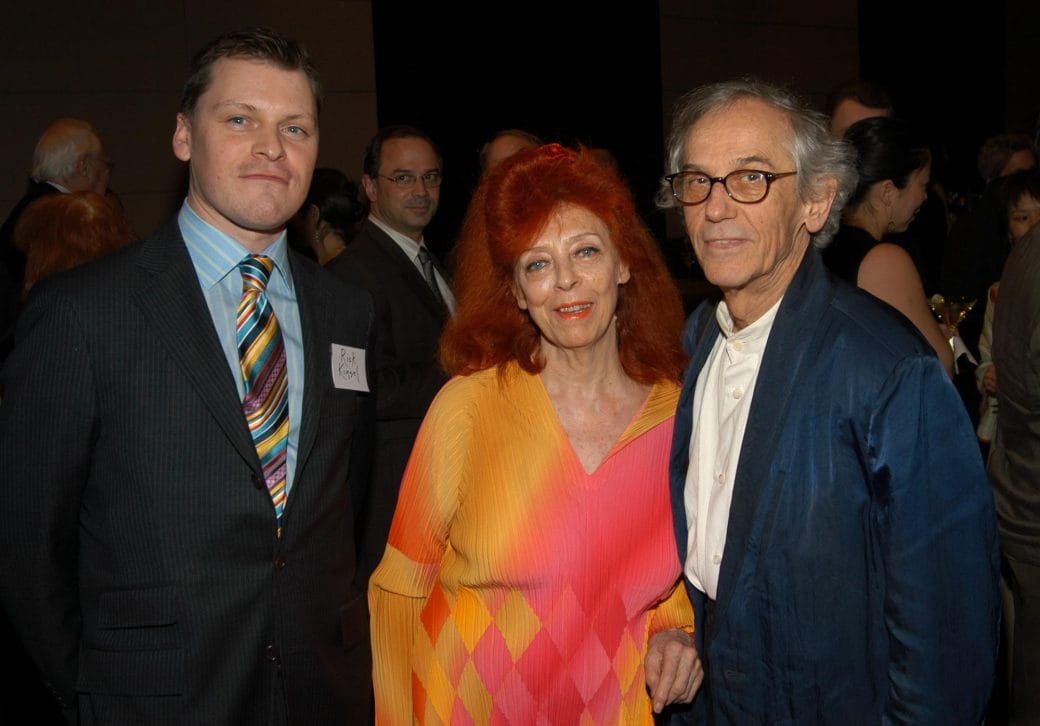 Rick Kinsel welcomes Jeanne-Claude and Christo to the 2006 Vilcek Foundation awards gala.