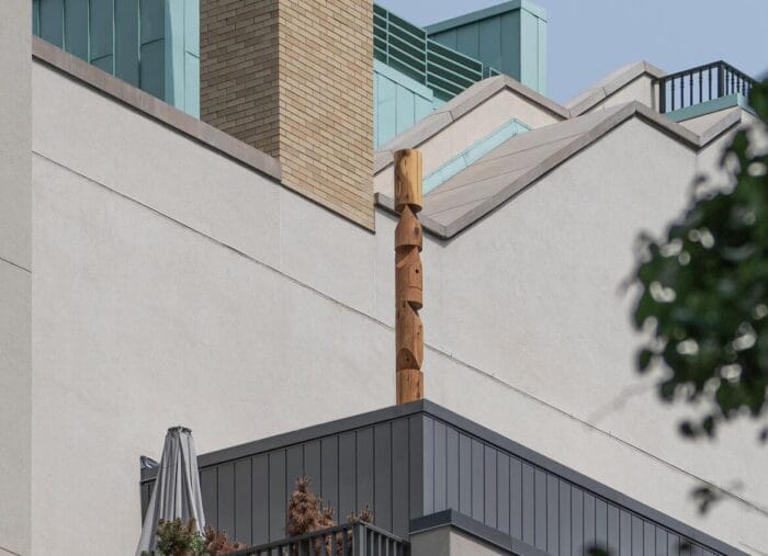 The birdhouse on the roof of the foundation.