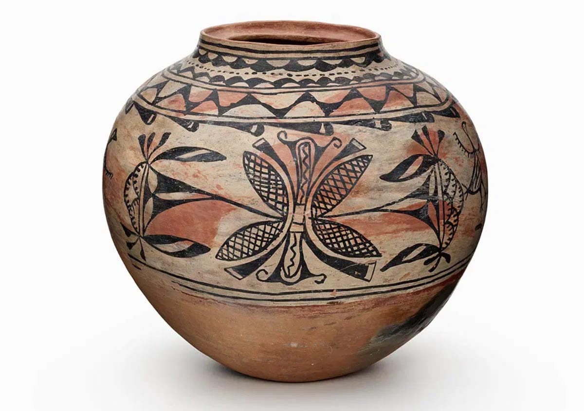 A round pot with cloud banks and leaf motifs in red and black.