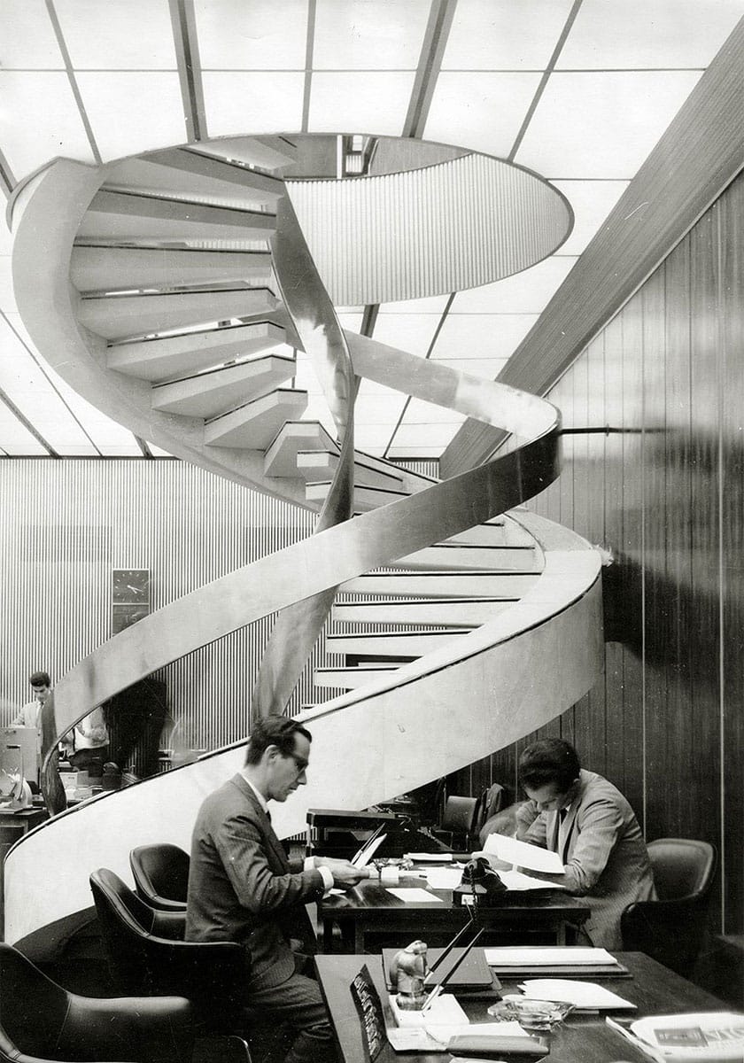 An old black-and-white photo of the stairs in the Pele de Vidro.