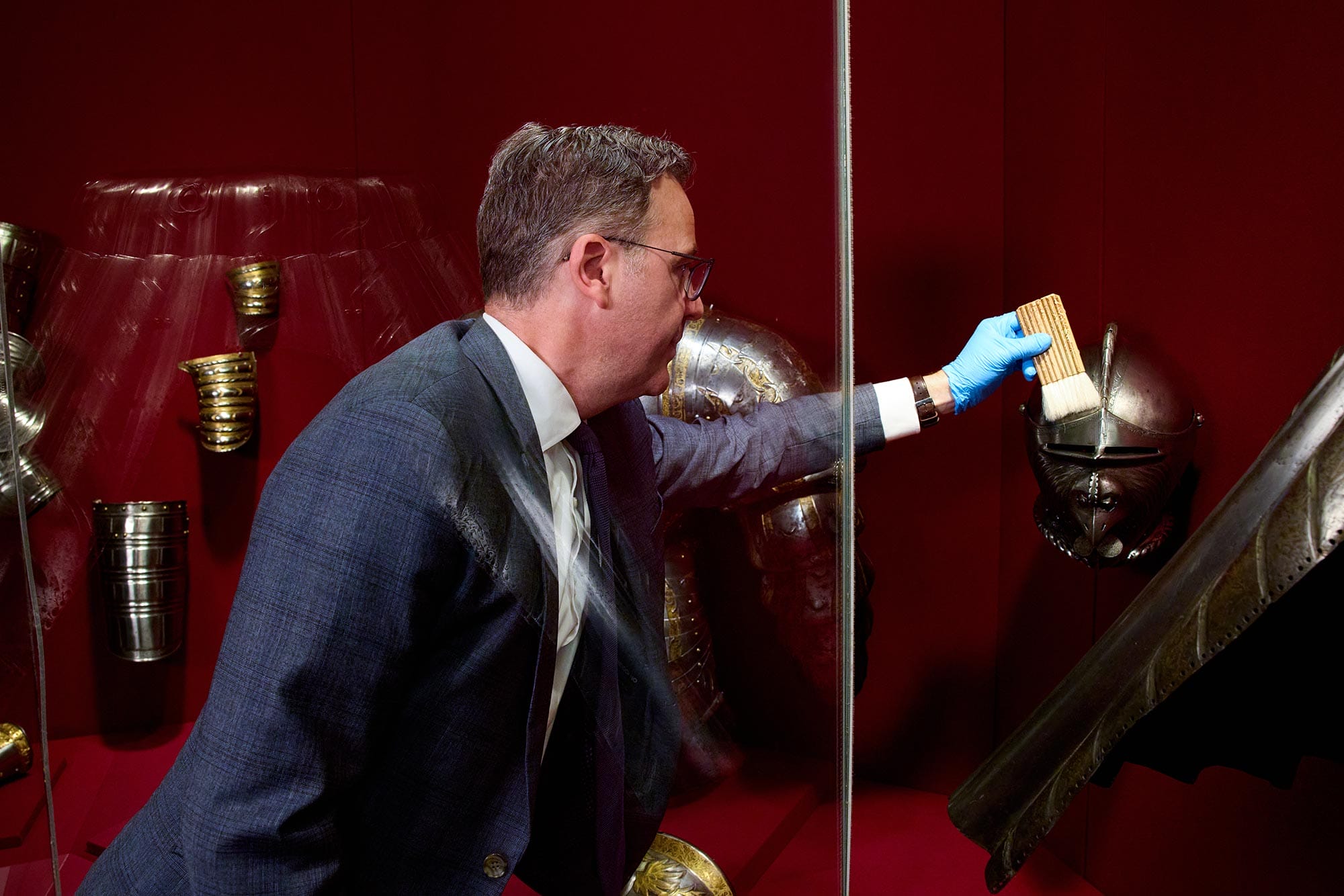 Pierre Terjanian brushing a medieval helmet.