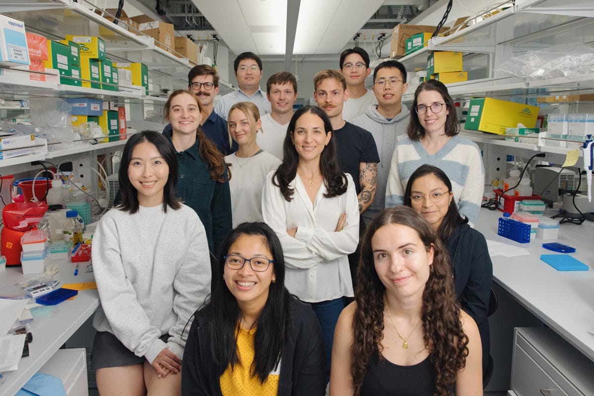 Maayan with thirteen of her lab members in the Levy Lab.